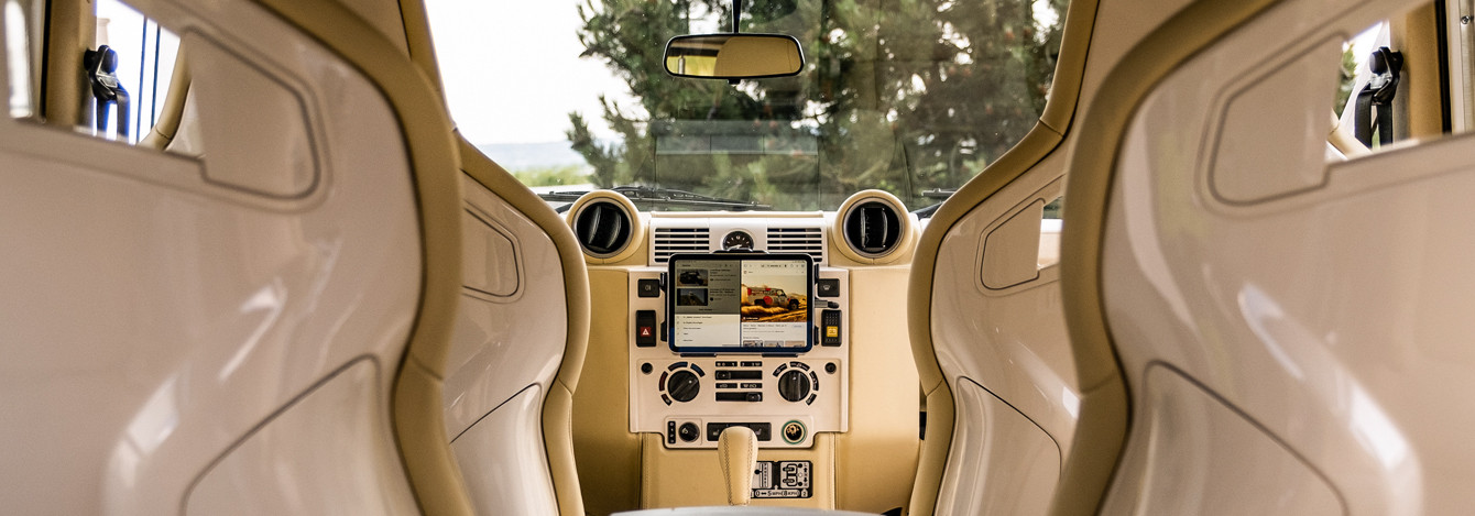 Defender "St. Tropez" Edition in weiß-beige mit Recaro Sitzen
