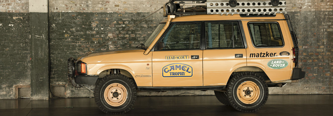 Land Rover Discovery in Camel Trophy Ausstattung in Hangar