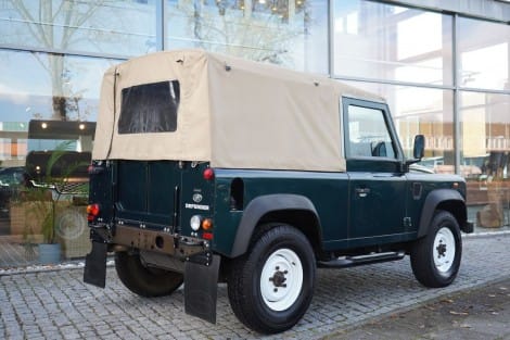 Land Rover Defender 90 TD4 Station Wagon E