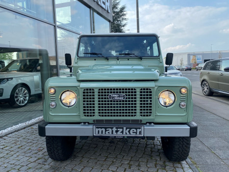 Land Rover Defender 110 2.2 TD4 Station Wagon Heritage