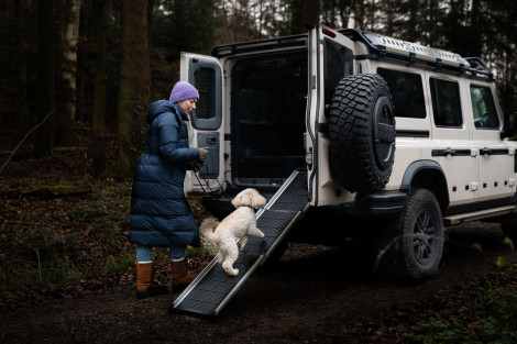 Ineos Grenadier LeTech Hundeeinstiegshilfe