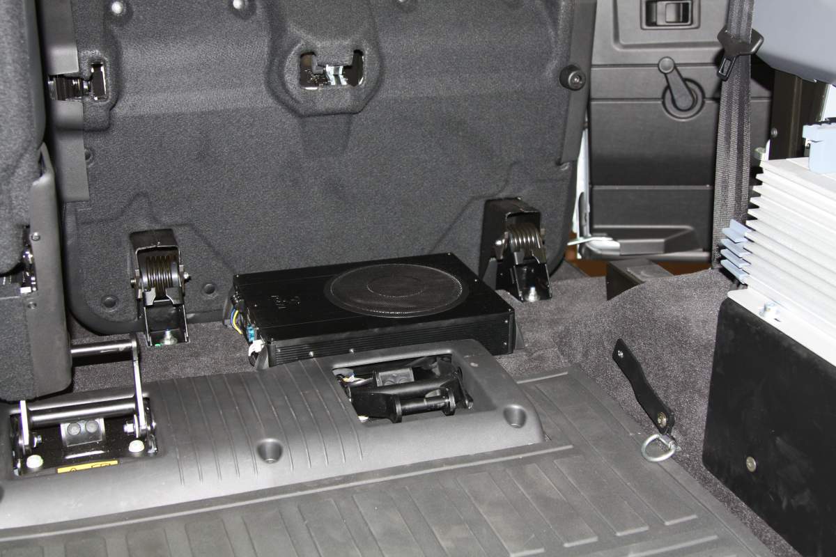 Land Rover Discovery >> Aktiver Subwoofer – Defender Land Rover Discovery >> Aktiver Subwoofer – Defender