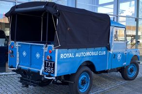Land Rover Serie I 109 Radio Road Service RHD