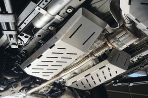 Kraftstofftank Schutzgehäuse - New Defender