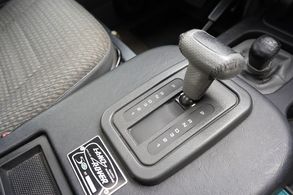 Land Rover Defender 90 50th Anniversary V8