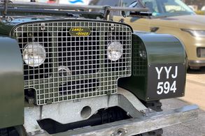 Land Rover 80 Serie 1 Lights behind the grill