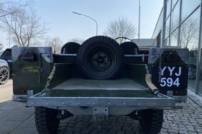 Land Rover 80 Serie 1 Lights behind the grill