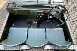 Land Rover 80 Serie 1 Lights behind the grill