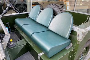Land Rover 80 Serie 1 Lights behind the grill