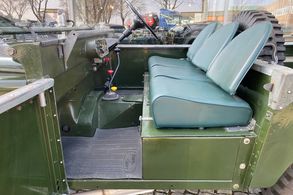 Land Rover 80 Serie 1 Lights behind the grill