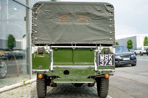 Land Rover LR 80 Serie I Lights behind the grill