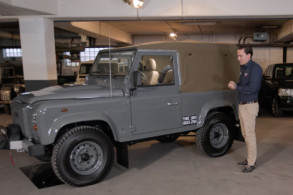 Land Rover Defender 90 Works V8 Daktari