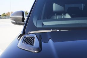 Carbon-Lufteinlässe auf Motorhaube – Range Rover Sport