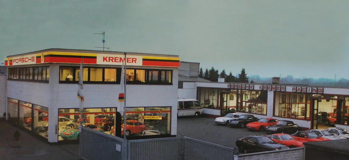 Historische Panoramaaufnahme des Porsche-Kremer-Geländes.